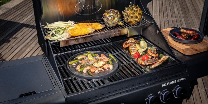 Rösle Allflame Hero 6 Gasgrill mit Primezone beim Einsatz im Garten